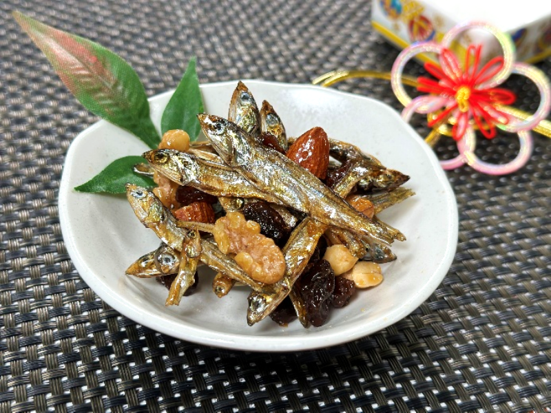  【食材：おせち】ナッツとレーズンが入った パリパリ田作り【動画】